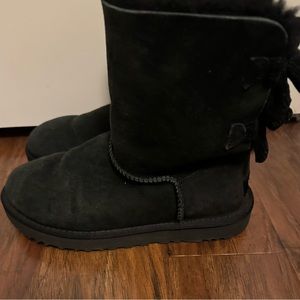 Ugg Bailey bow II- like new!